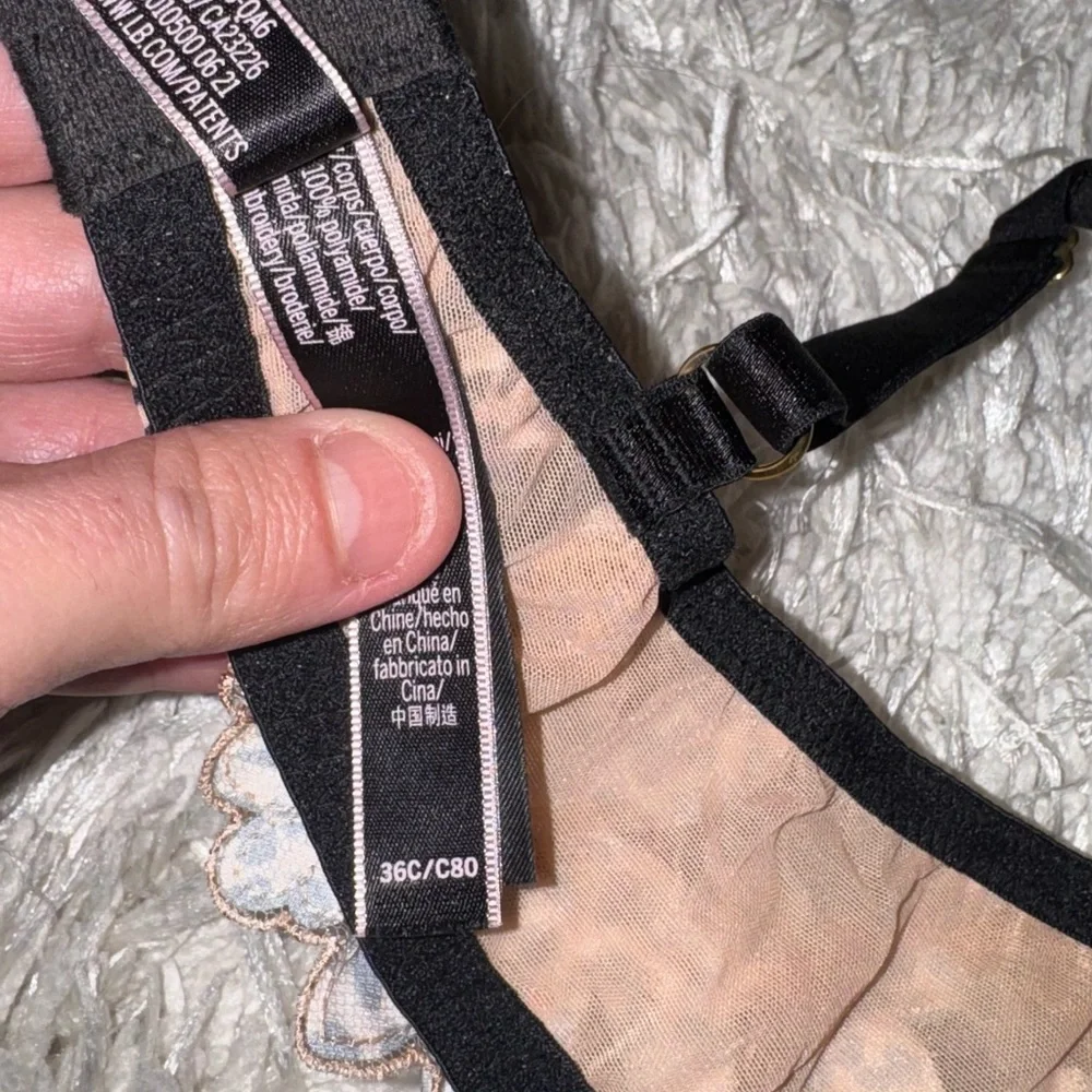 Victoria's Secret Animal Lace Embroidered Bra with matching Thong 36C/M - Picture 9 of 9